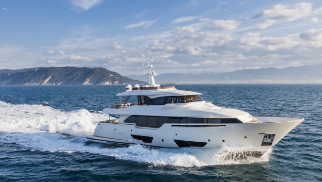 Custom Line Navetta 28 underway