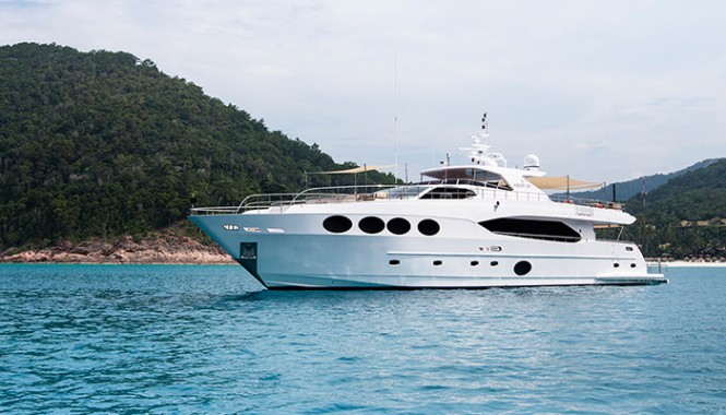 Majesty 105 by Gulf Craft