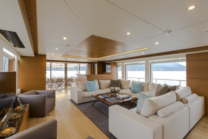 Majesty 105 luxury yacht Mykonos - Main Saloon