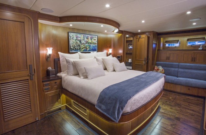 Outer Reef 820 CPMY - Cabin