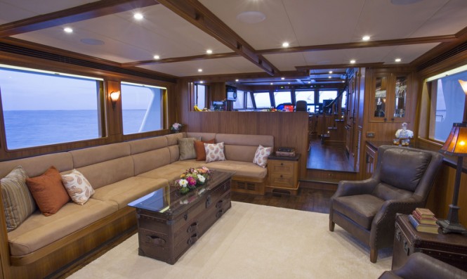 Outer Reef 820 CPMY - Saloon