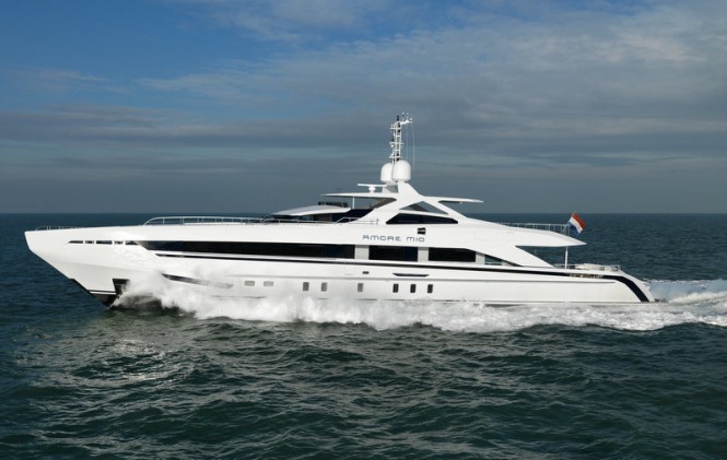 AMORE MIO by Heesen at full speed - Photo by Dick Holthuis