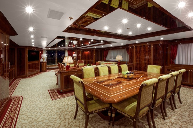 GAZZELLA  - Main Deck dining table