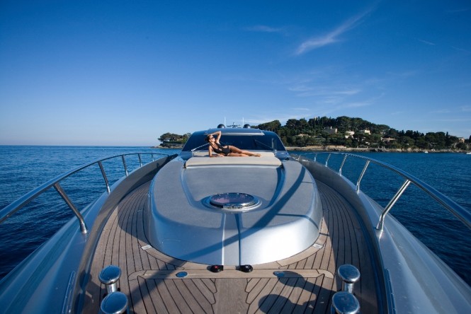 Luxury yacht CANADOS 90