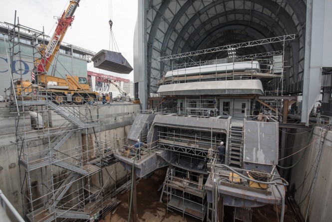 Metal works continue on the re-construction of the stern of ex-Delma, with the arrival of the mobile component of the tender garage (Amico & Co/Freaklance)