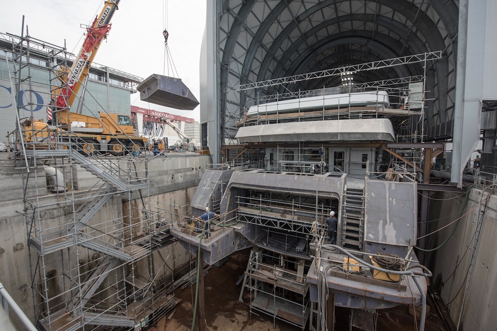 Metal works continue on the re-construction of the stern of ex-Delma, with the arrival of the mobile component of the tender garage (Amico & Co/Freaklance)