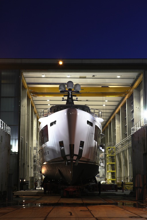 QUINTA ESSENSIA leaving the shed early in the morning