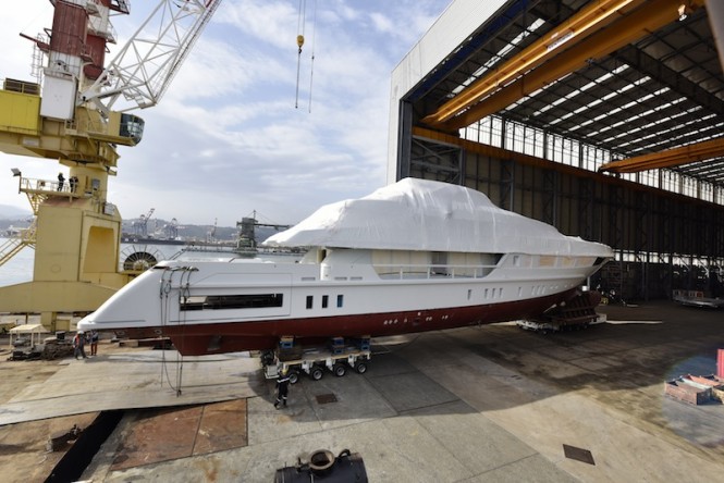 52Steel Yacht by Sanlorenzo being moved to La Spezia