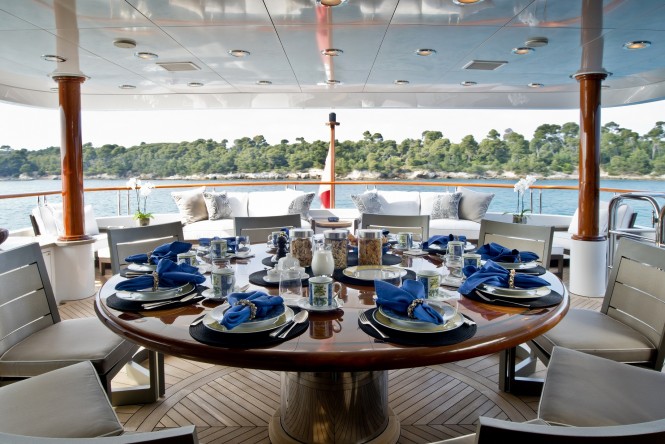 LA DEA II - Al Fresco Dining