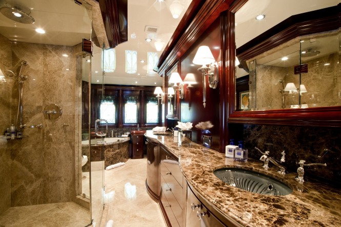 LA DEA II - master en suite bathroom