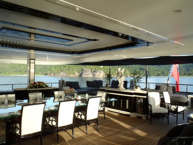 SILVER ANGEL - Photo by Nicolas Benazeth