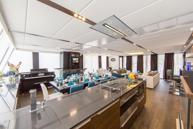 Sailing Cat Eagle Wings - Saloon and Dining