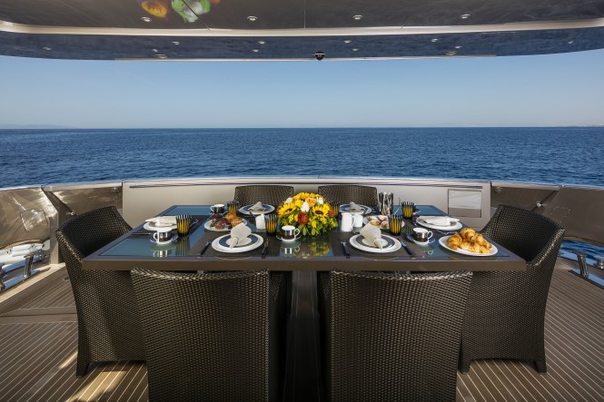 Al Fresco dining on the aft deck - Lumar