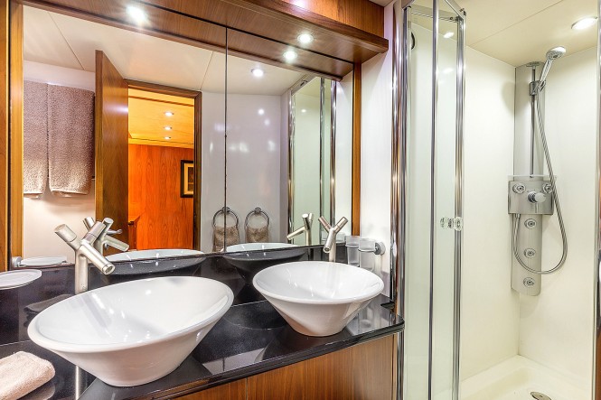 Octavia - Master Bathroom