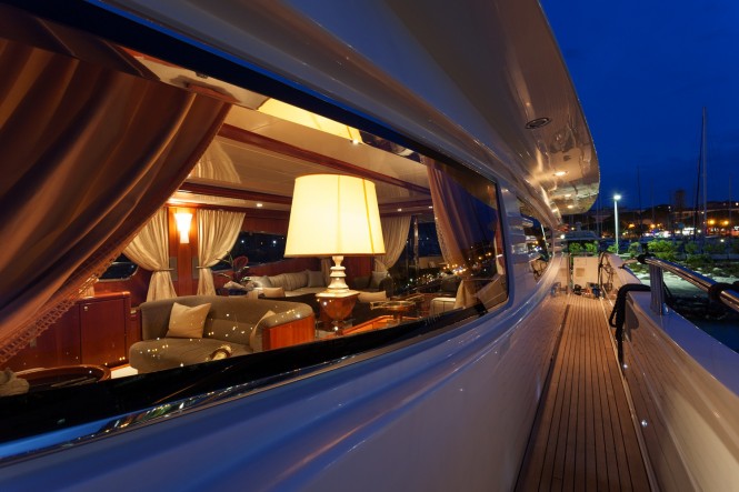 ZAMBEZI - saloon viewed from the outside