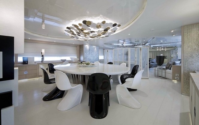 LIGHT HOLIC - Dining Area