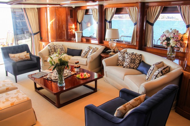Luxury yacht DXB salon