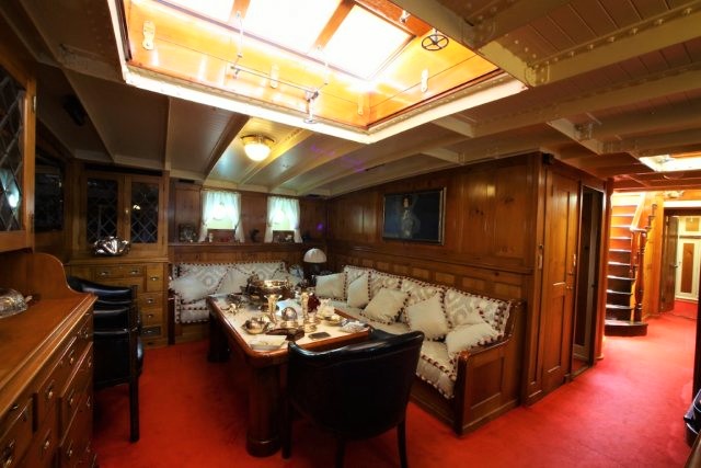 Sailing Yacht PURITAN - Saloon