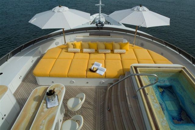 Superyacht UNBRIDLED - Sundeck