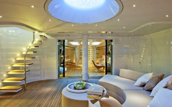 Sailing yacht PANTHALASSA - External lounge with dining area