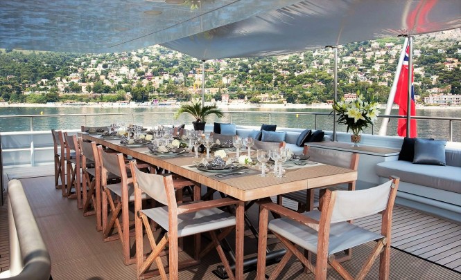 Alfresco dining on luxury yacht MARIU