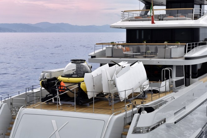 Expedition yacht X - Vehicles stored on aft main deck