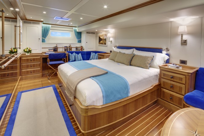 Sailing yacht CYGNUS MONTANUS - Main suite. Image © Matt Crawford
