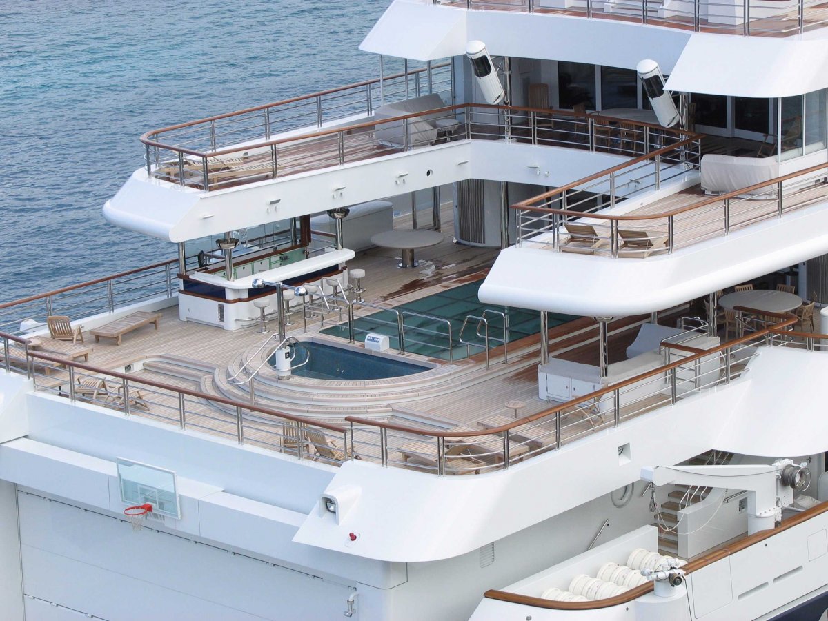 octopus yacht pool