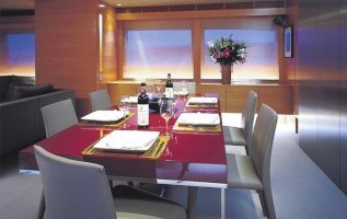 the-formal-interior-dining-area-on-board-luxury-yacht-phoenix