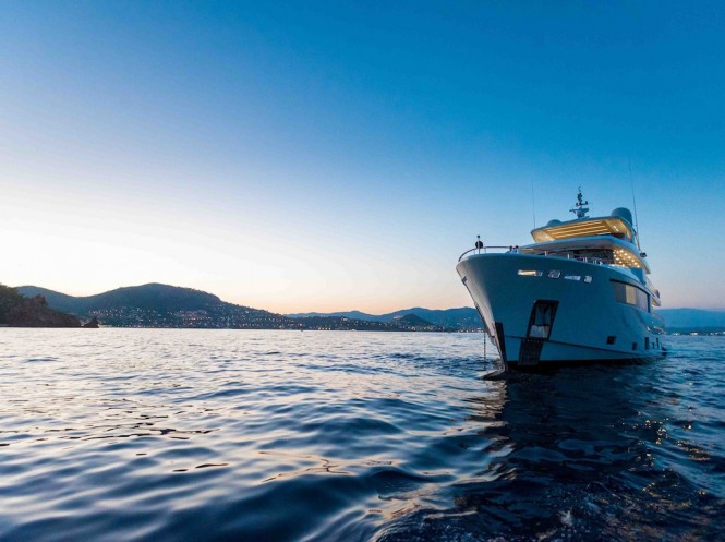 S/Y Narvalo. Exterior