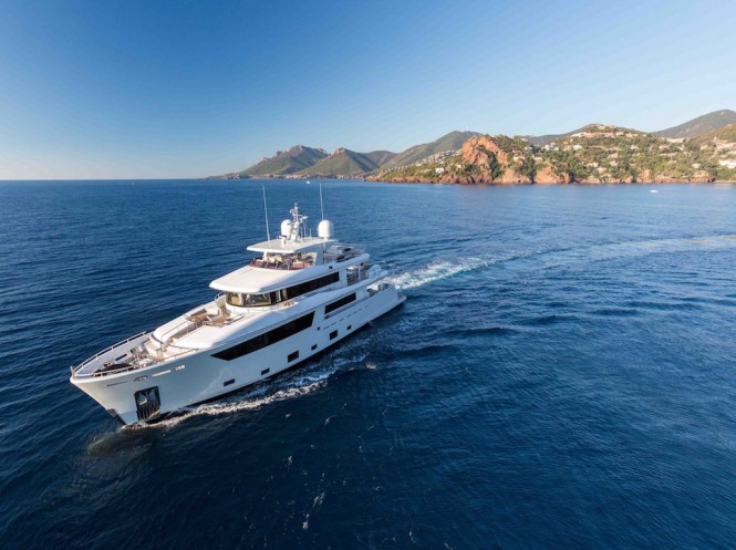 S/Y Narvalo. Exterior