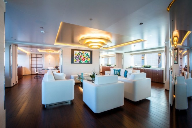 Luxury yacht AQUIJO - Main saloon and dining area