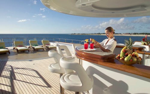 feadship-motor-yacht-huntress-sundeck-bar