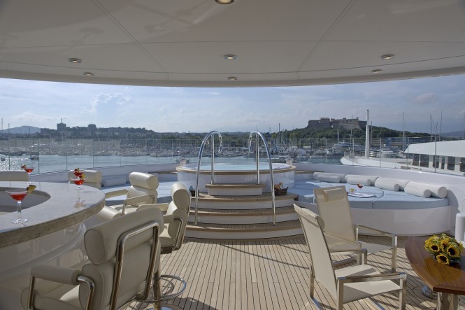 my-huntress-sun-deck