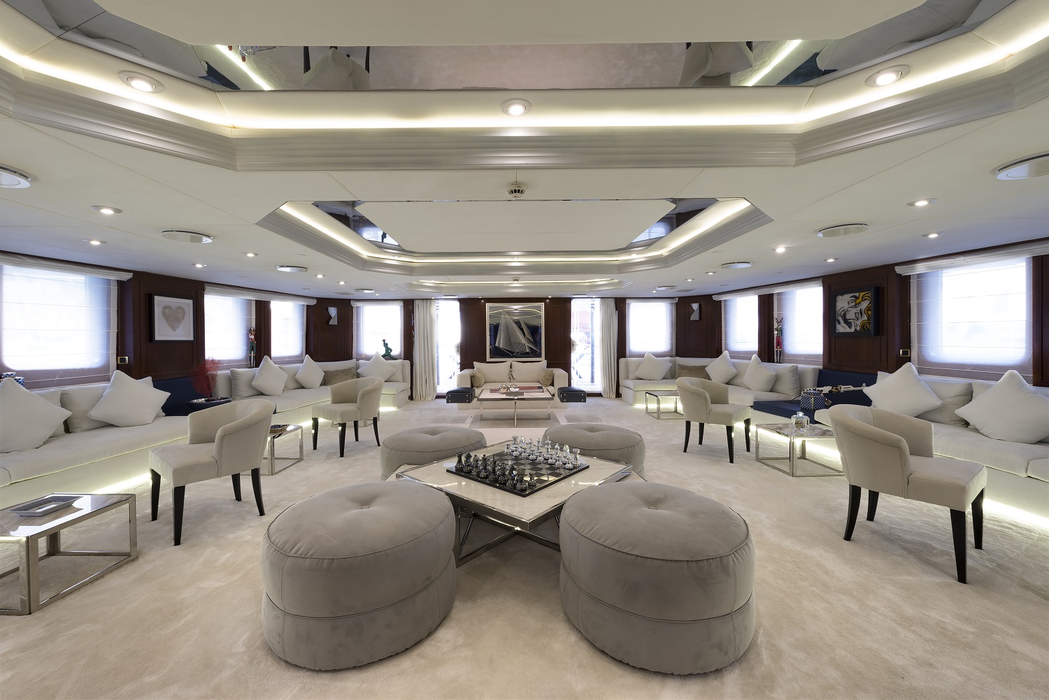 Luxury yacht CHAKRA - Main saloon