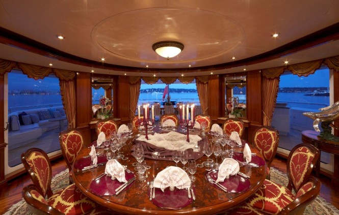 Superyacht TITANIA - Dining.