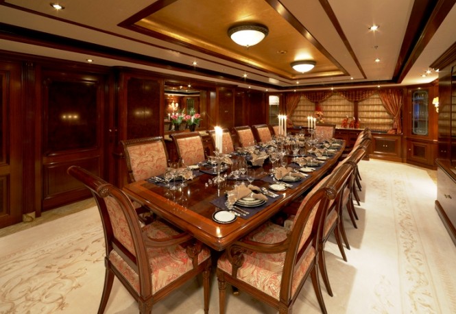 Superyacht TITANIA - Formal Dining