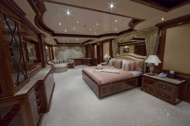 Superyacht TITANIA - Master Suite Stateroom