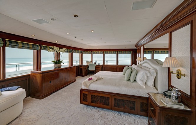 Superyacht TITANIA - Upper Deck Master Suite