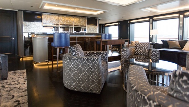 Motor yacht AQUILA - main saloon