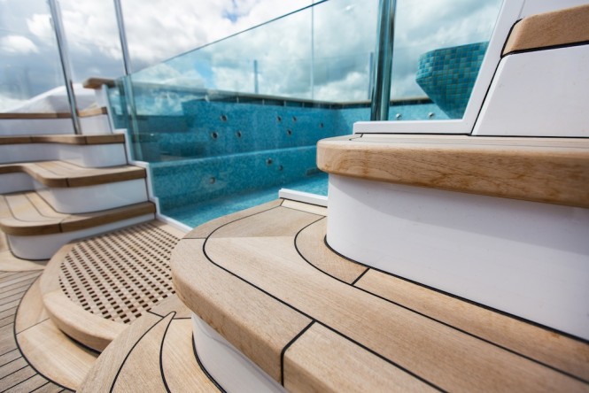 Luxury yacht AQUILA - Spa tub