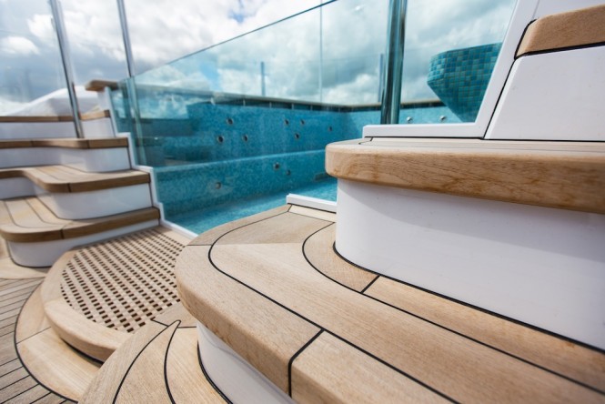 Luxury yacht AQUILA - Spa tub