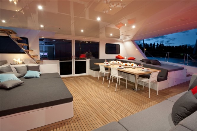 Catamaran LEVANTE - Aft deck dining and sunpads