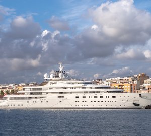 10 Incredible Pictures of Superyachts From Around the World