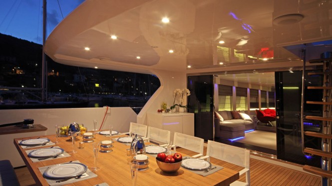 Alfresco dining on the aft deck aboard MY AURORA. Photo credit: Technomar