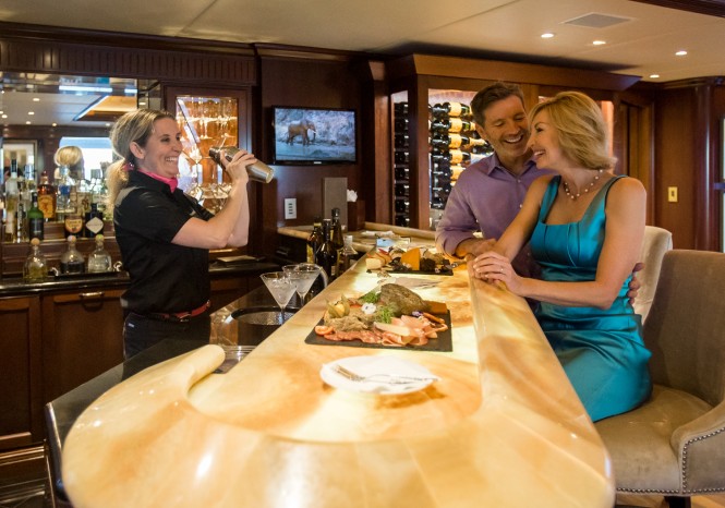 Luxury yacht BACCHUS - Wet bar and wine