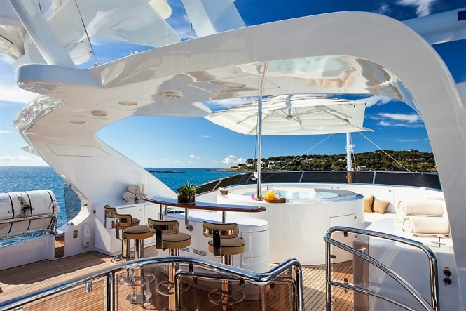 Luxury yacht WILD THYME - Sundeck
