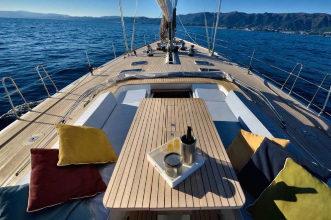 Luxury yacht TESS - Cockpit