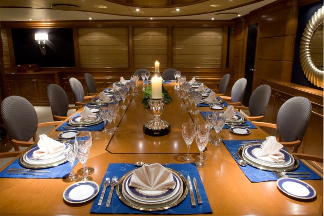 Luxury yacht INSIGNIA - Formal dining