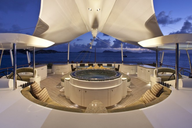 Alfresco dining, sunpads and Jacuzzi - SY HEMISPHERE. Photo credit: Jeff Brown / Pendennis Shipyard